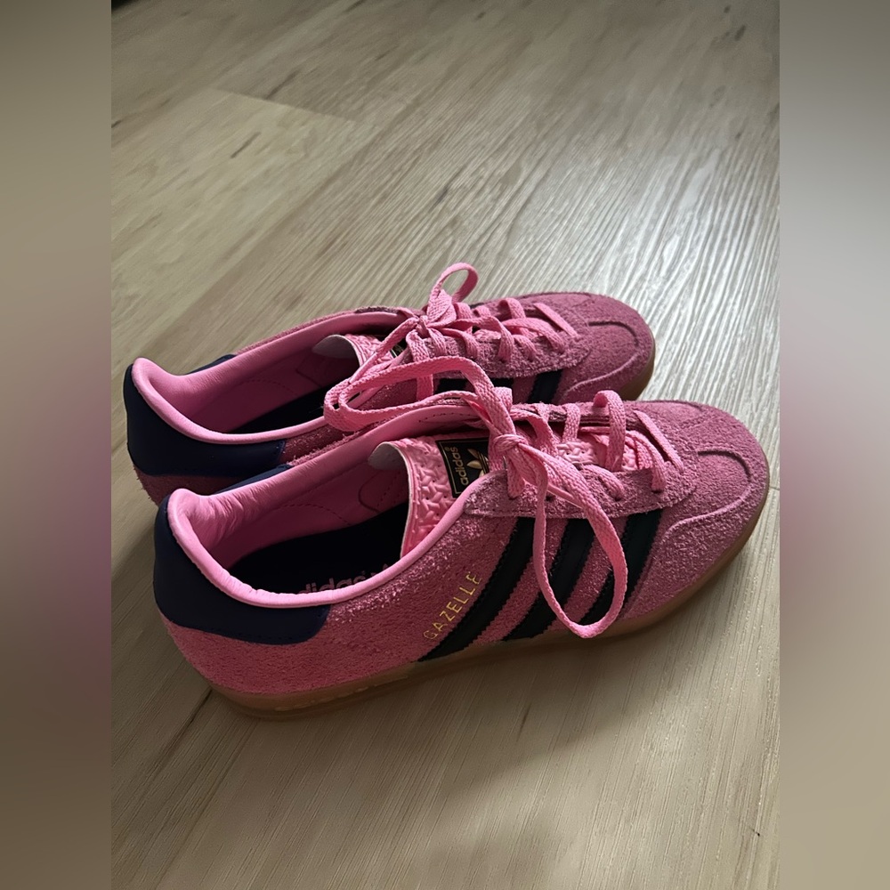 pink adidas gazelles - Picture 4 of 5
